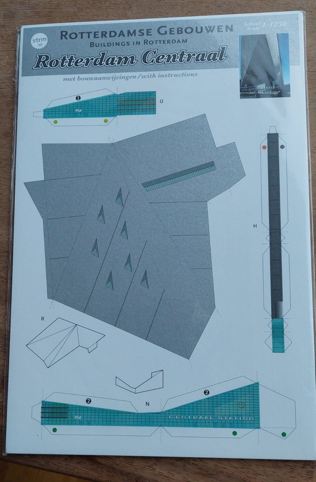 Bouwplaat Rotterdam Centraal Station - Nieuw in folie, Overige merken, 1:50 of kleiner, Overige typen, Nieuw