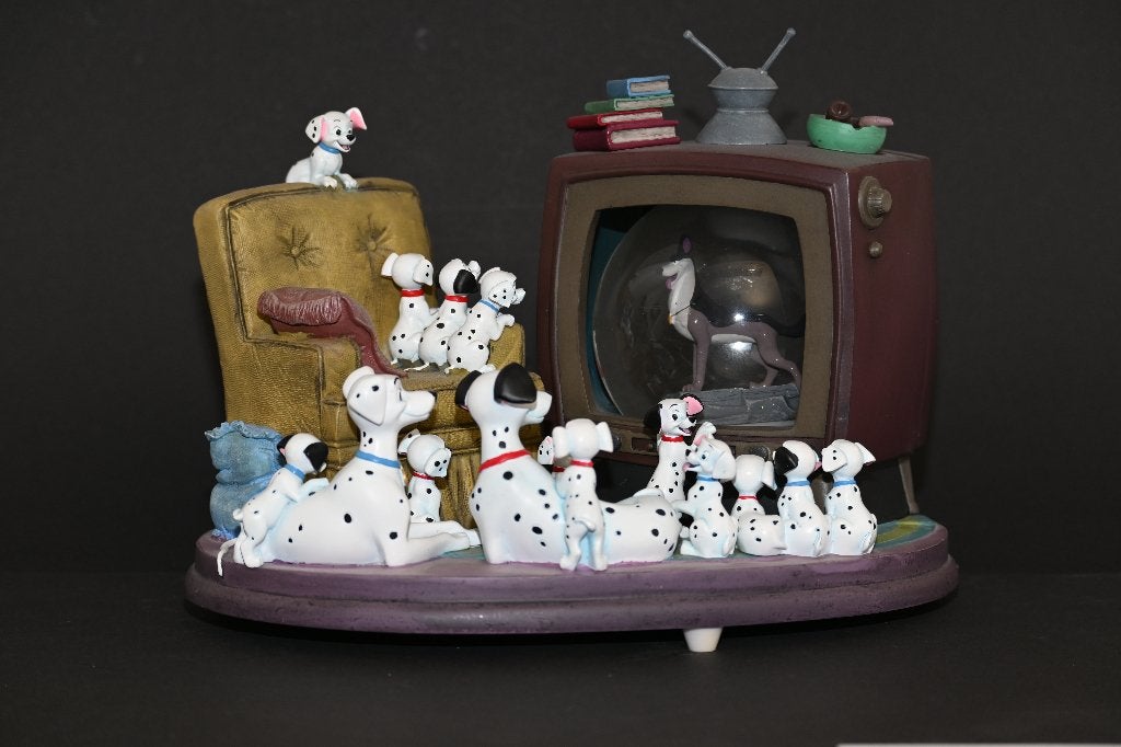 101 Dalmatians Family Watching Thunderbolt Snowglobe, Ophalen, Overige figuren, Zo goed als nieuw, Beeldje of Figuurtje