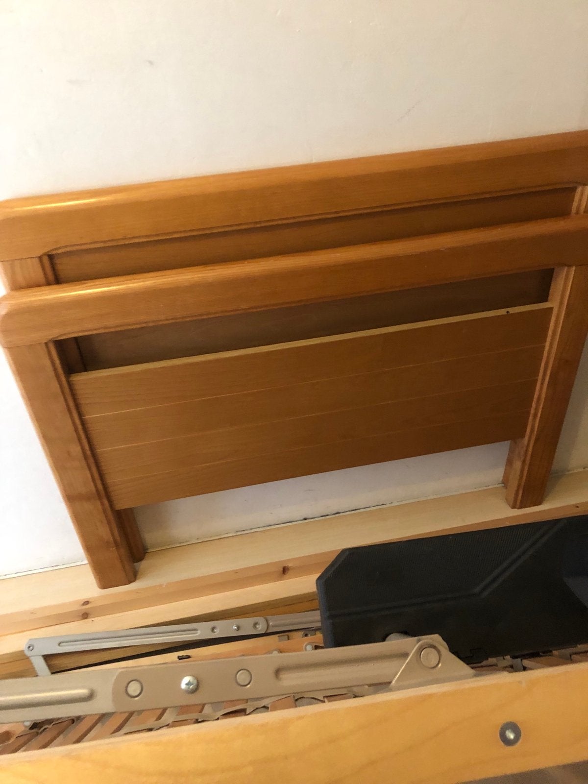 Eenpersoonsbed met (electric) verstelbare lattenbodem, Ophalen, 90 cm, Eenpersoons, Bruin
