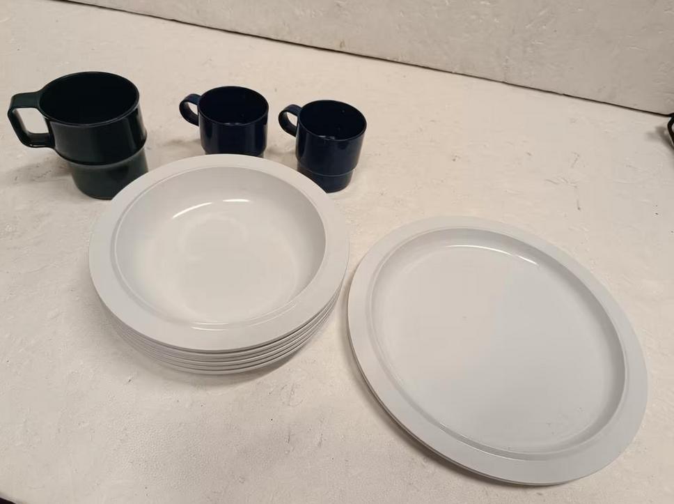 Mepal melamine rosti servies 6x bord 1x groot bord 3x beker, Gebruikt, Ophalen of Verzenden, Bord(en), Overige stijlen