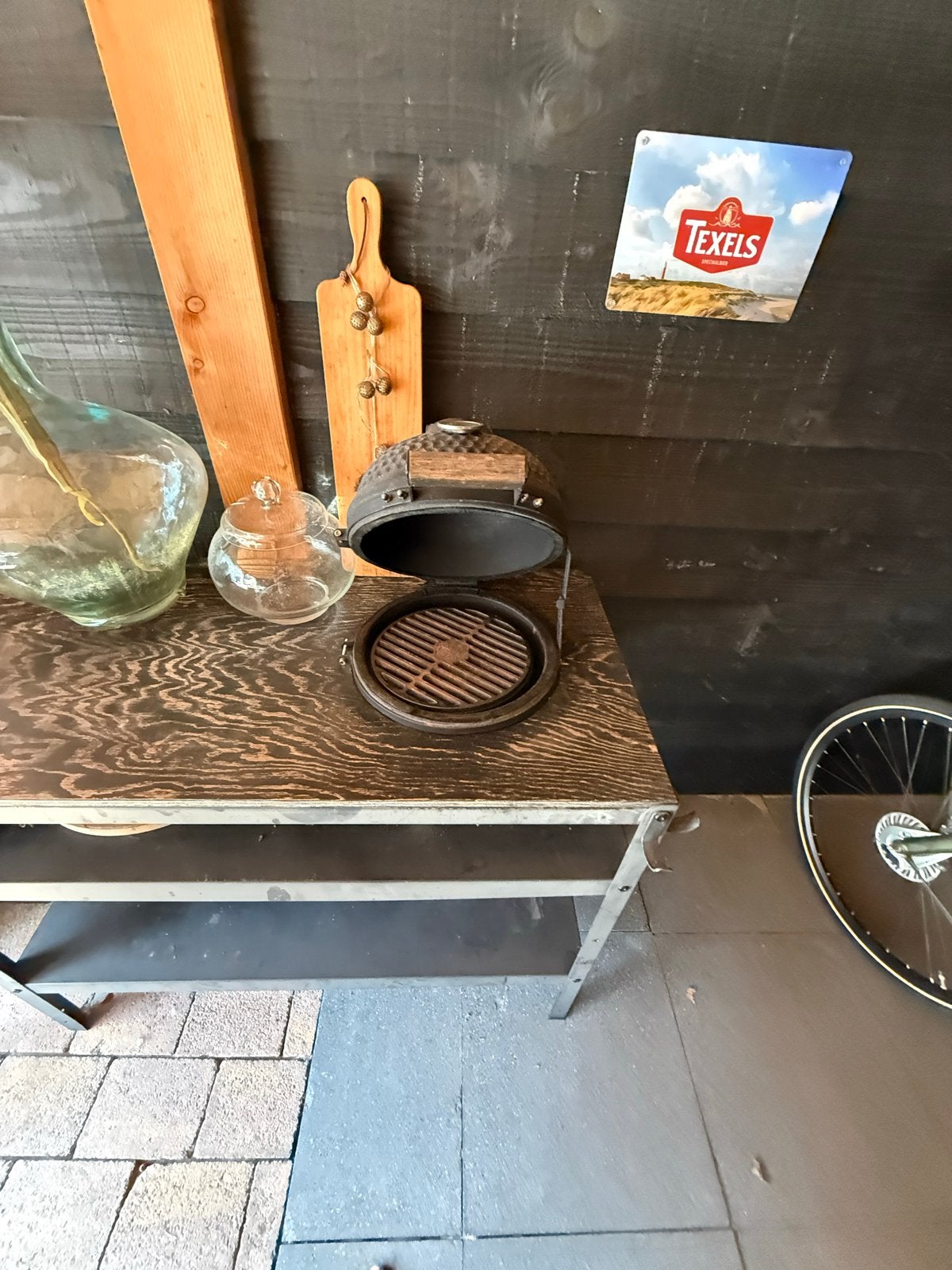 Vintage Kamado BBQ op robuuste werkbank, Ophalen of Verzenden, Gebruikt