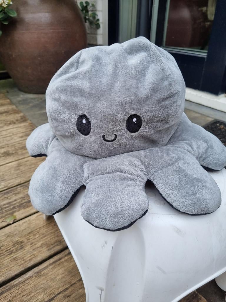 Omkeerbare Octopus Knuffel - Grijs/Zwart, Kinderen en Baby's, Speelgoed | Knuffels en Pluche, Ophalen, Overige merken, Overige karakters