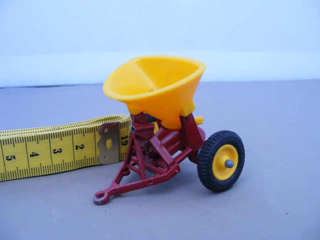 Vicon kunst mest strooier britains 1/32, Ophalen of Verzenden, Zo goed als nieuw, Tractor of Landbouw, Overige merken