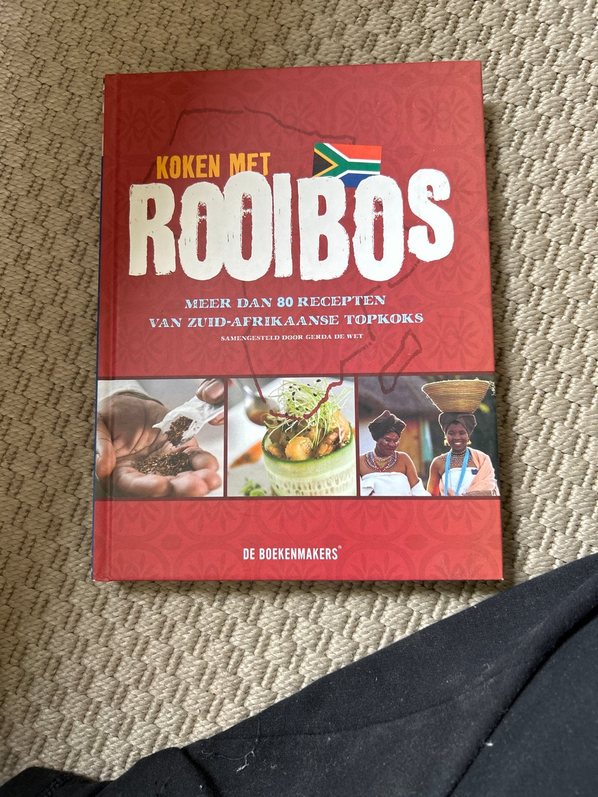 Koken met Rooibos: Meer dan 80 recepten uit Zuid-Afrika, Boeken, Voorgerechten en Soepen, Ophalen of Verzenden, Zo goed als nieuw