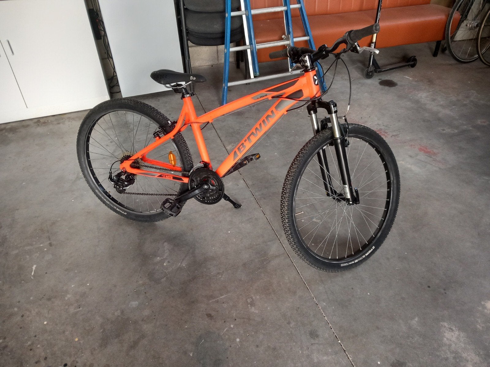Oranje B'TWIN Mountainbike Rockrider 340- Zo goed als nieuw, Overige merken, Hardtail, Heren, Ophalen of Verzenden