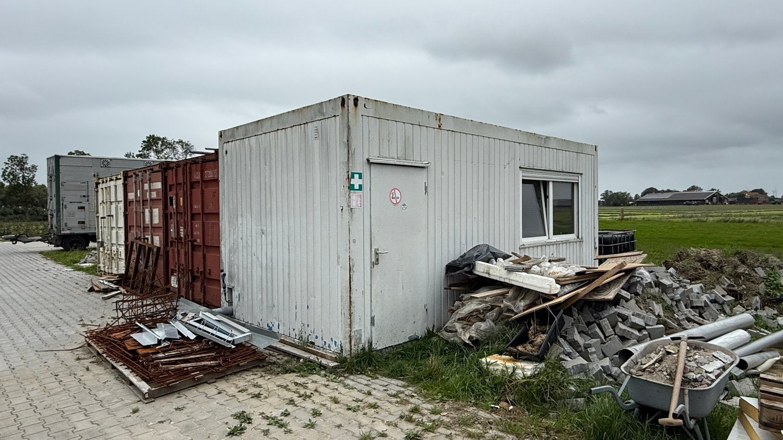 Kantoorunit / Directiekeet met toilet en keuken, Ophalen