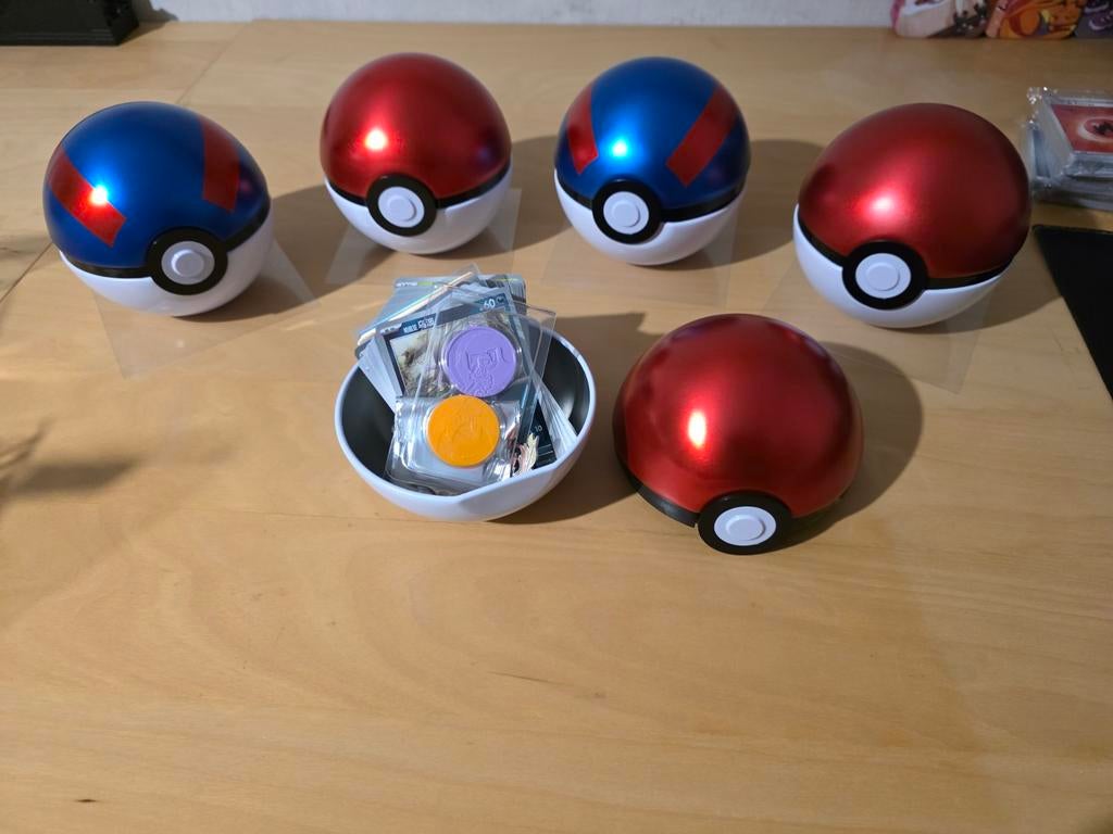 Pokemon pokeball verassing, Ophalen of Verzenden, Zo goed als nieuw