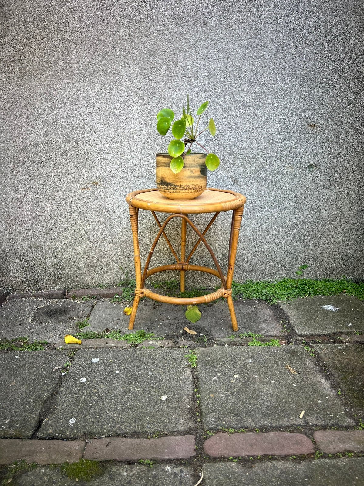 Vintage Rotan plantentafeltje rond 39 cm hoog,Ø 34 cm, Huis en Inrichting, Minder dan 55 cm, Gebruikt, Rond, Ophalen of Verzenden