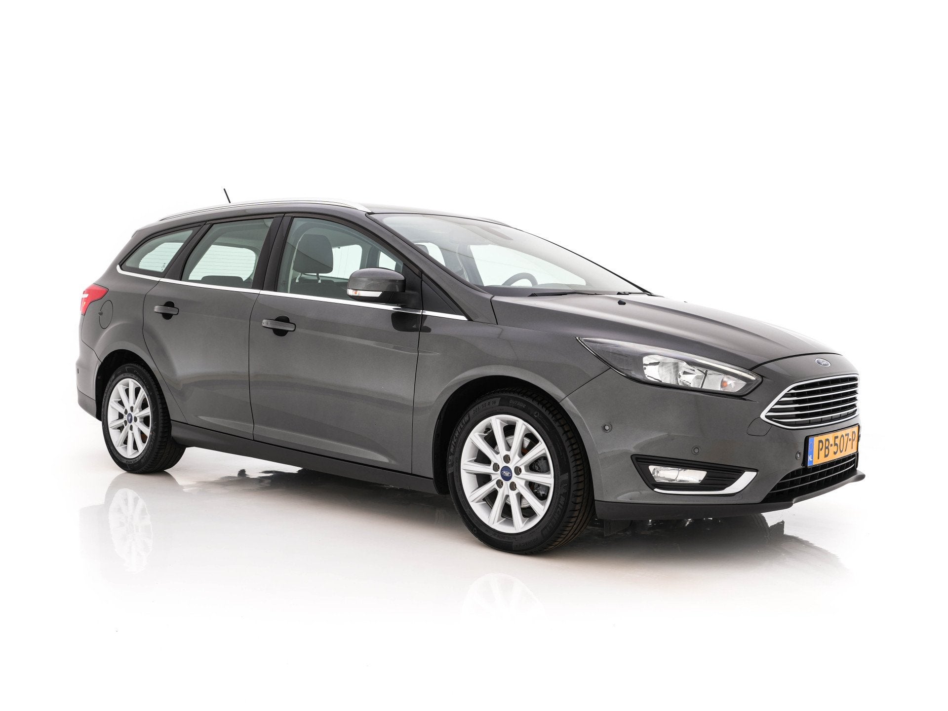 Ford FOCUS Wagon 1.5 TDCI Titanium *NAVI-FULLMAP | KEYLESS |, Stof, Gebruikt, 4 cilinders, Origineel Nederlands
