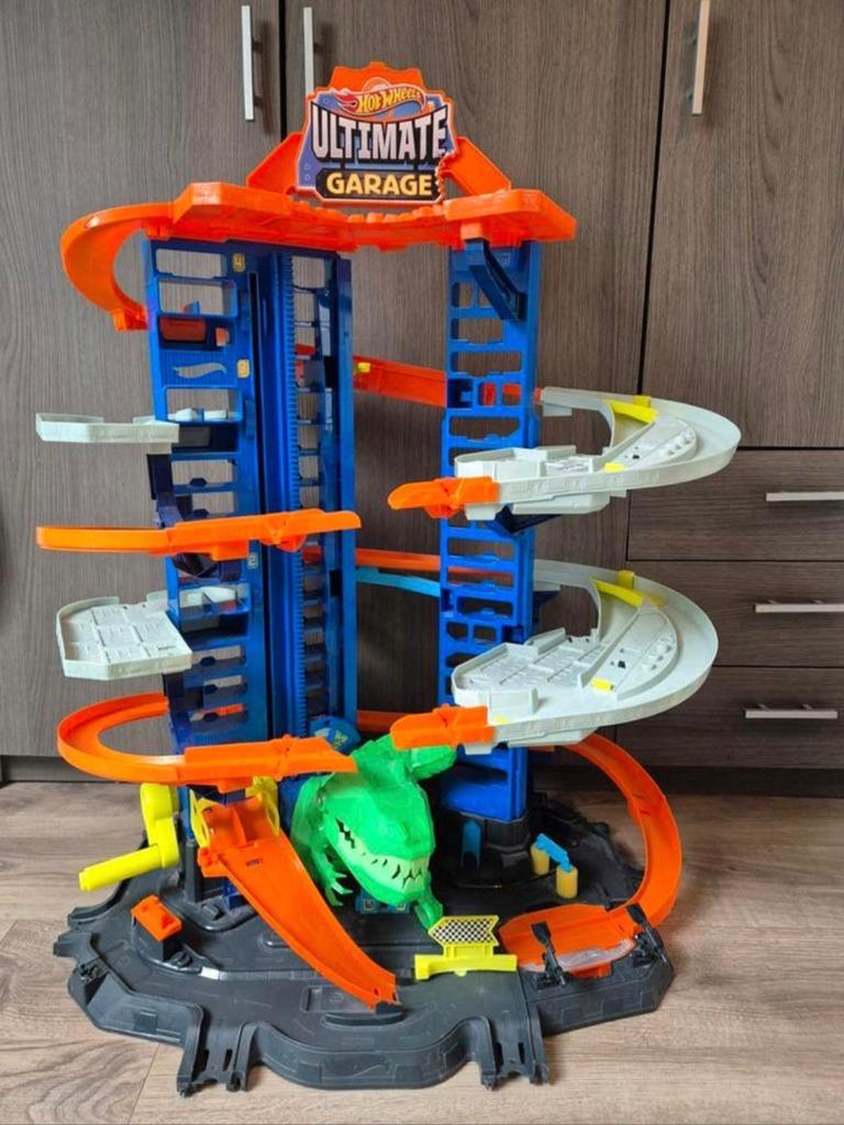 Hot Wheels Ultimate Garage met T-Rex, Ophalen, Zo goed als nieuw