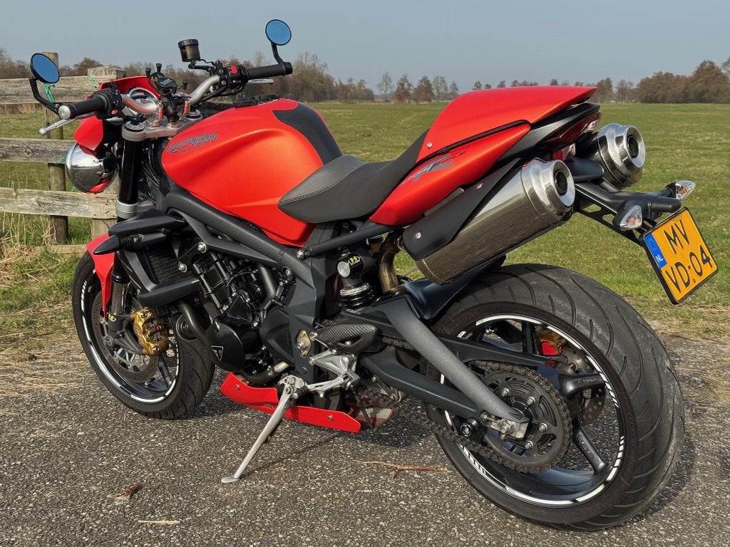 Triumph Street Triple 675 R 2009 , Blazing orange ,53.353, Motoren, 675 cc, LED Verlichting, Motorrijbewijs A, Gebruikt