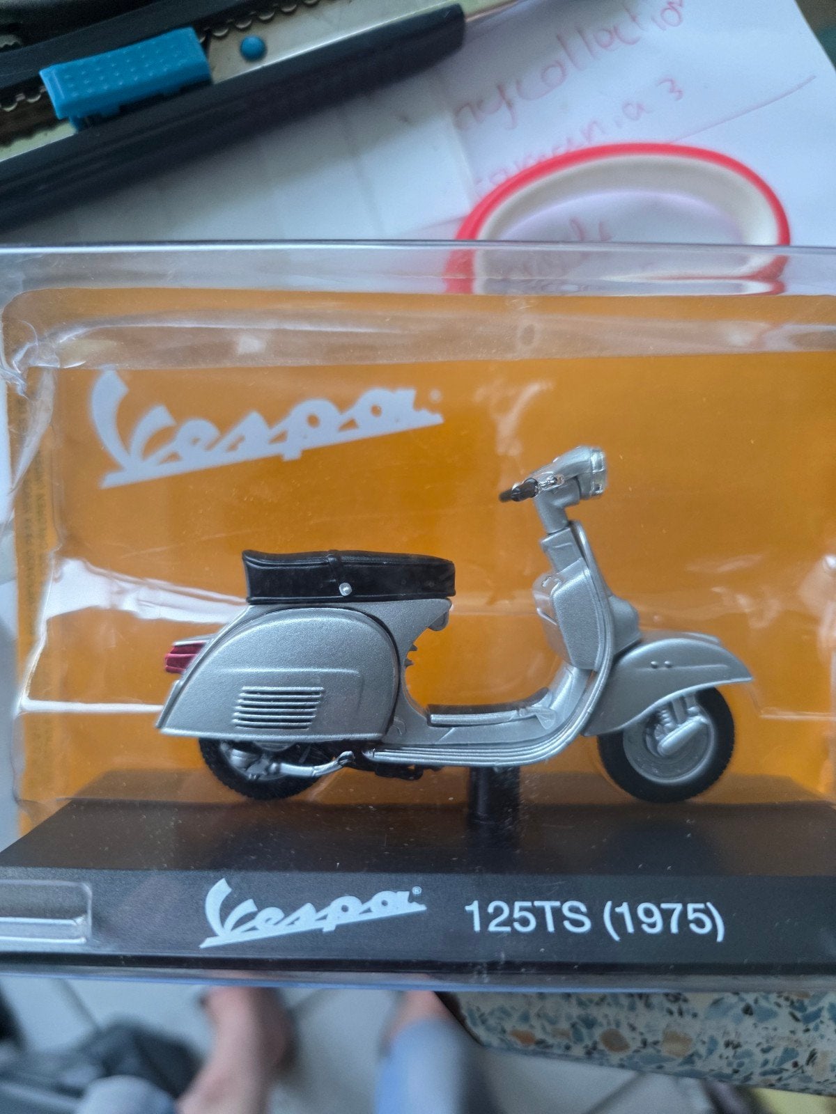 Vespa 125TS (1975) Model Scooter - Zilverkleurig, Verzamelen, Speelgoed, Zo goed als nieuw, Ophalen of Verzenden