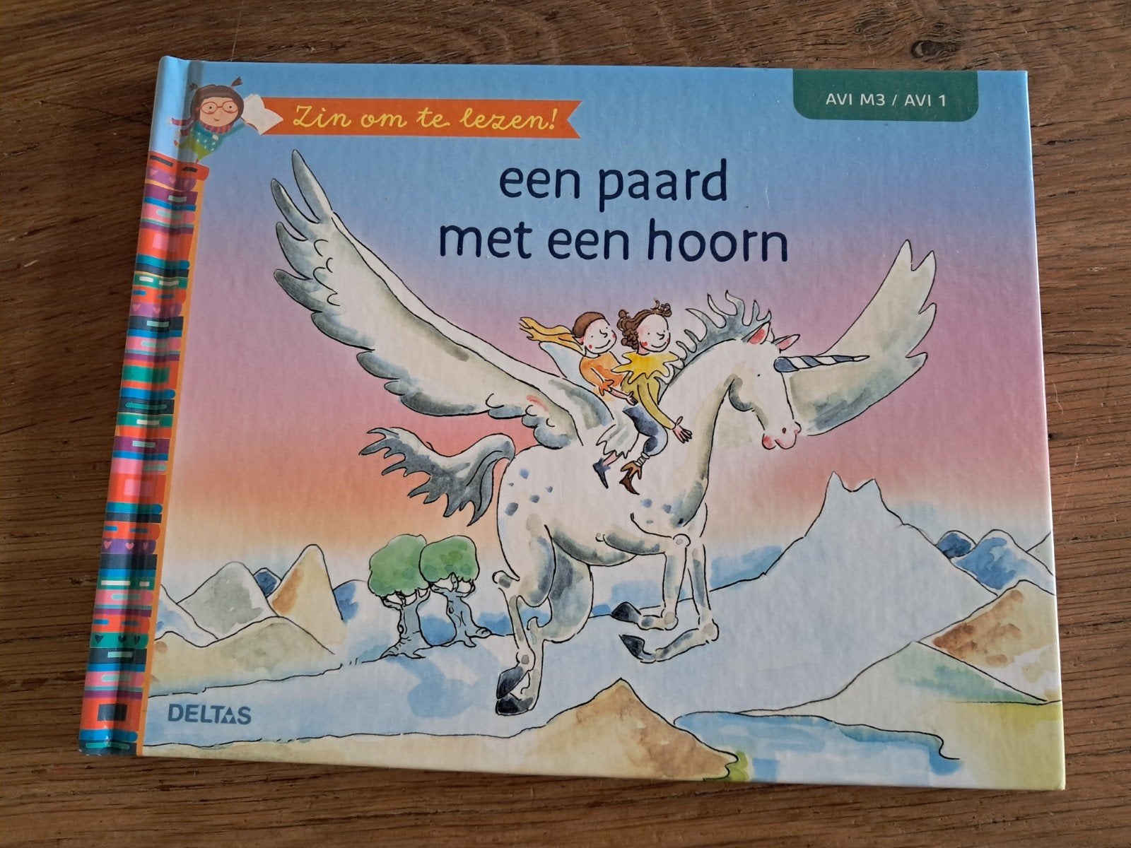Een paard met een hoorn - AVI M3 / AVI 1 kinderboek, Boeken, Ophalen, Zo goed als nieuw, Walter OLIVIERS, Sprookjes