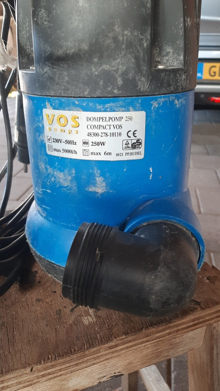 VOS Dompelpomp 250 met slang - Compacte waterpomp, Tuin en Terras, Waterpompen, Ophalen, Dompelpomp