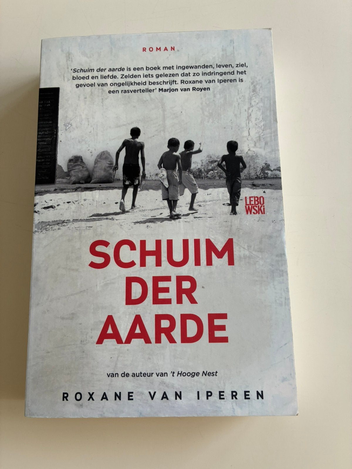 Roxane van Iperen - Schuim der aarde, Gelezen, Roxane van Iperen, Ophalen of Verzenden, Nederland