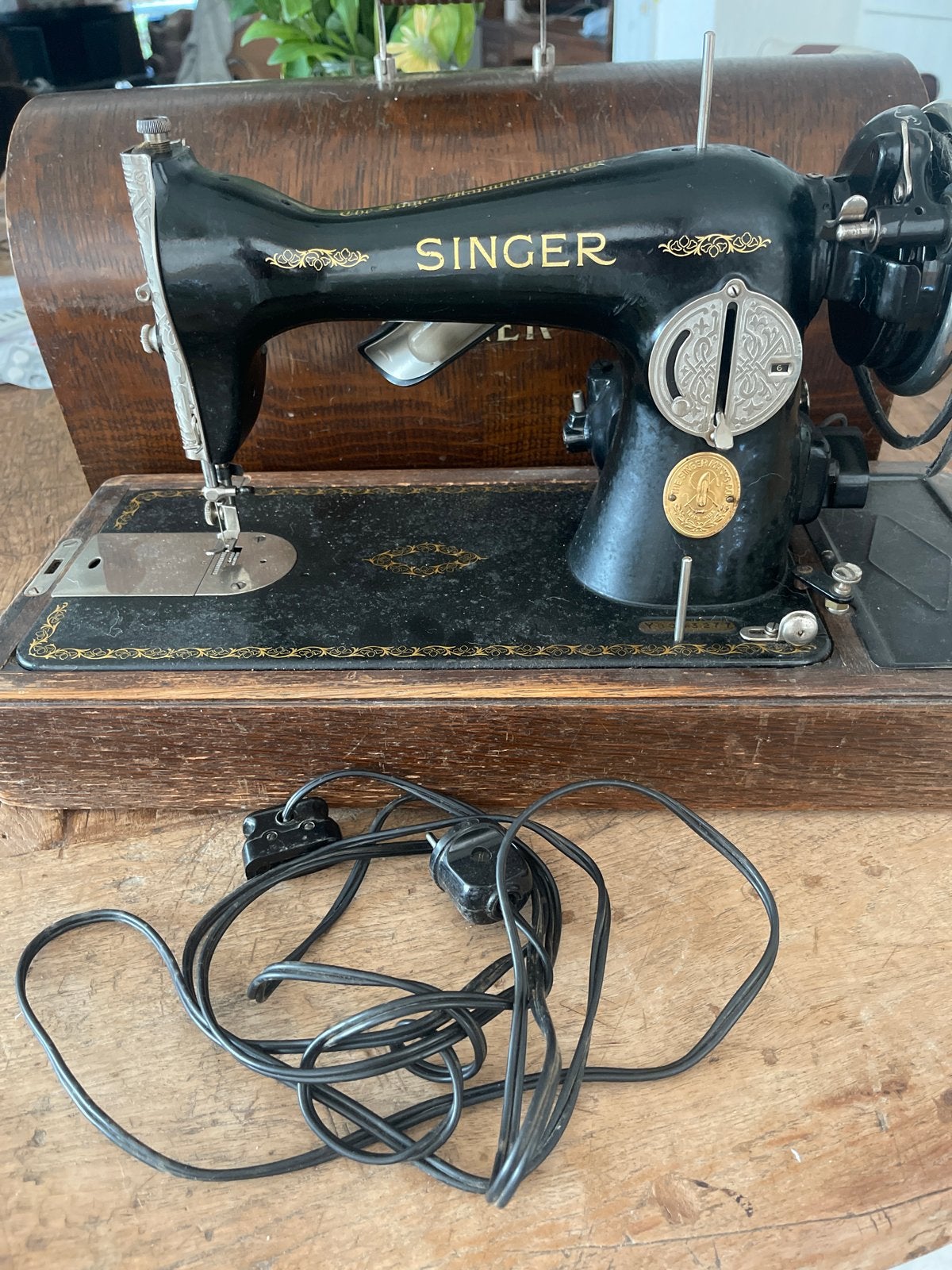 Antieke Singer Naaimachine met Houten Kap - Defect Lampje, Ophalen