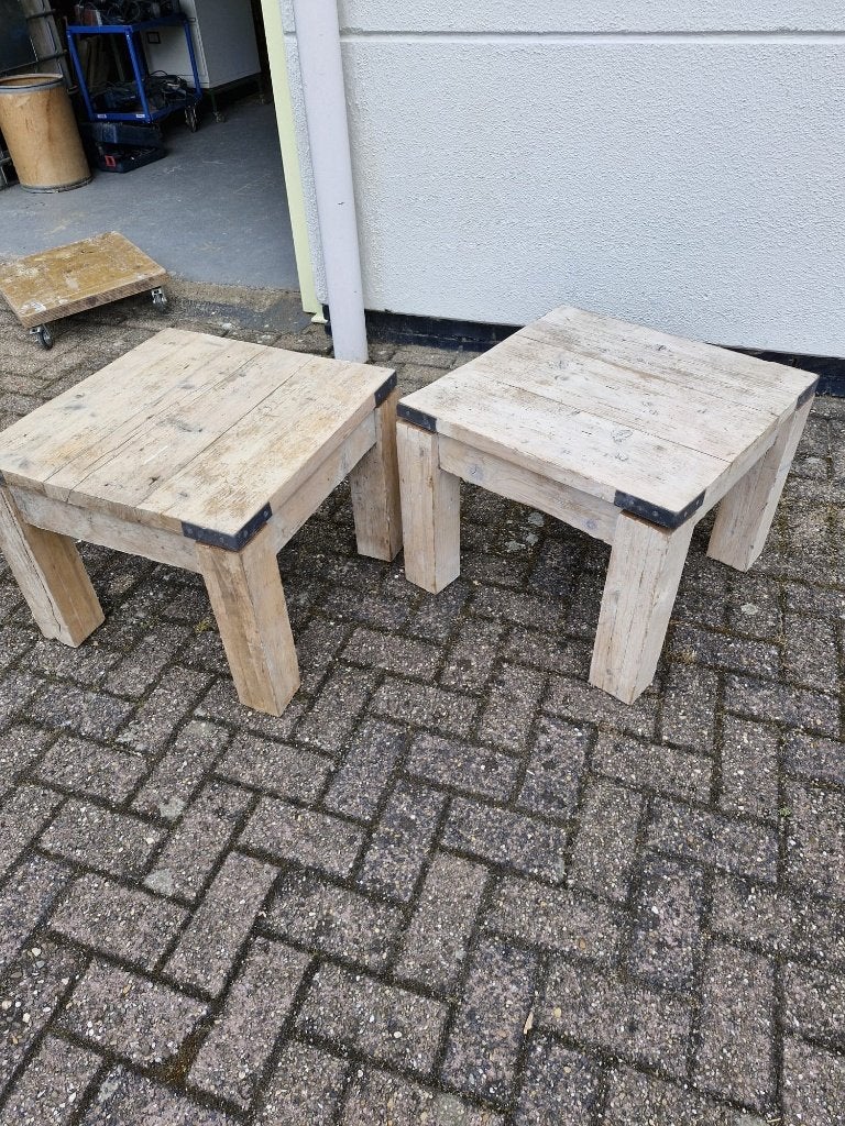 2 tafeltjes met loodstrip op de hoeken, Vierkant, Nieuw, 55 tot 75 cm, Hout