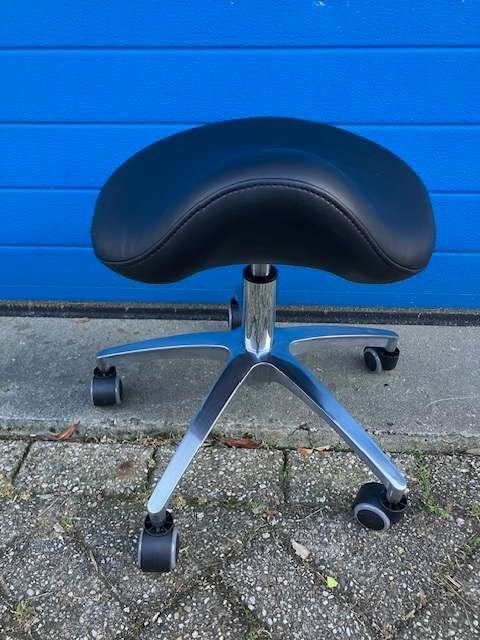 Behandelaar stoel zadelkruk zonder rugleuning