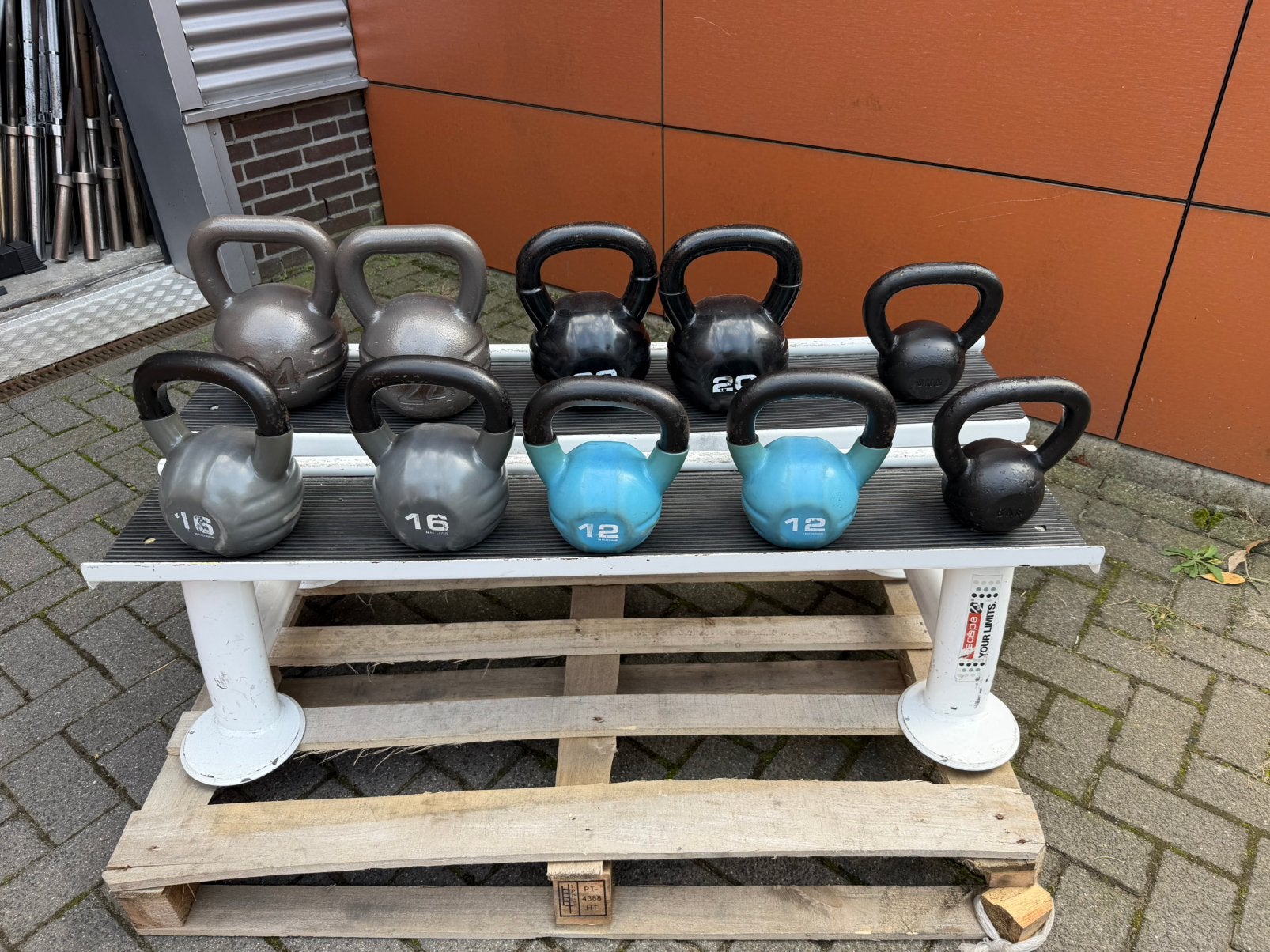 Kettlebells Set 8kg t/m 24 alles 2 keer + Kettlebells Rek, Ophalen, Gebruikt, Kettlebell