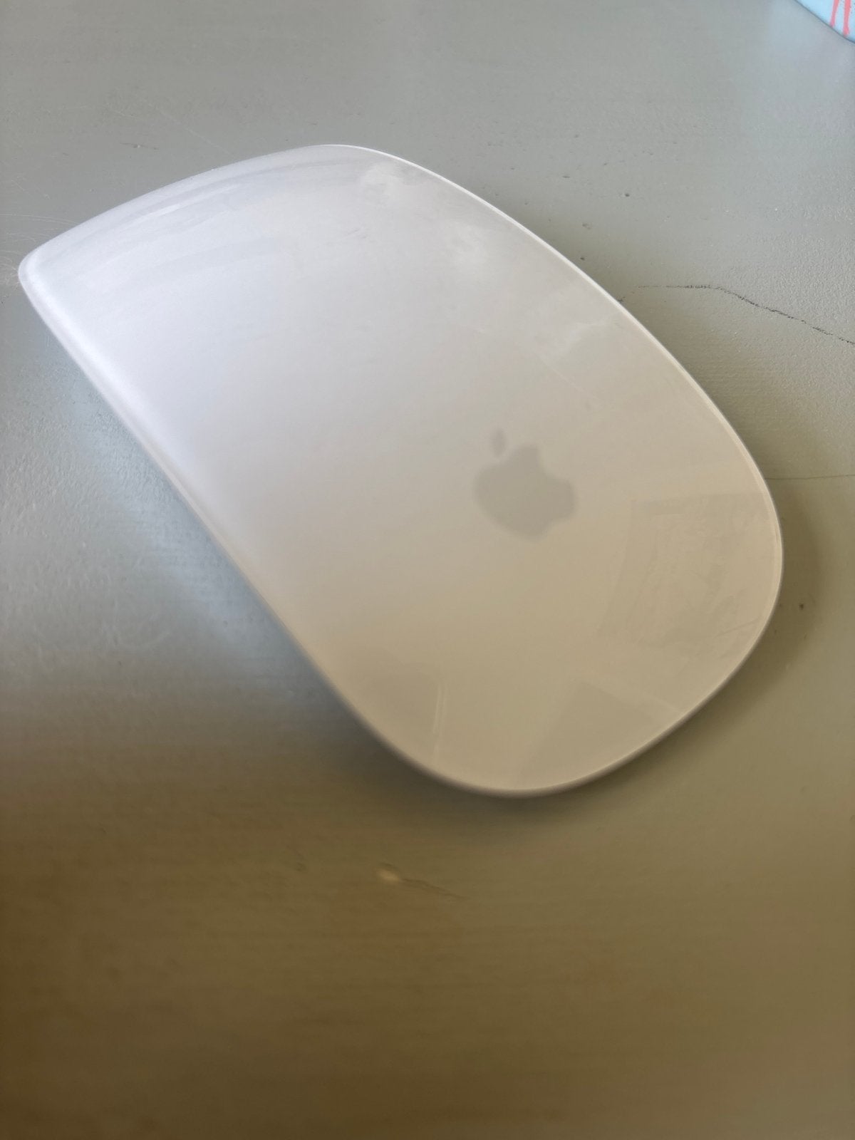 Apple Magic Mouse 2 - Draadloze Muis - A1657, Rechtshandig, Muis, Ophalen of Verzenden, Zo goed als nieuw