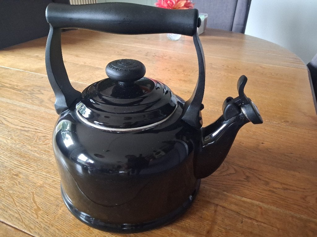 Le creuset fluitketel, Huis en Inrichting, Gebruikt, Ophalen of Verzenden, Zwart, Metaal