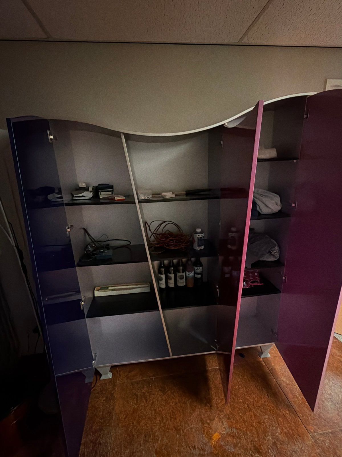Unieke hoogglans kast – metallic blauw, paars en roze, Ophalen of Verzenden, Gebruikt