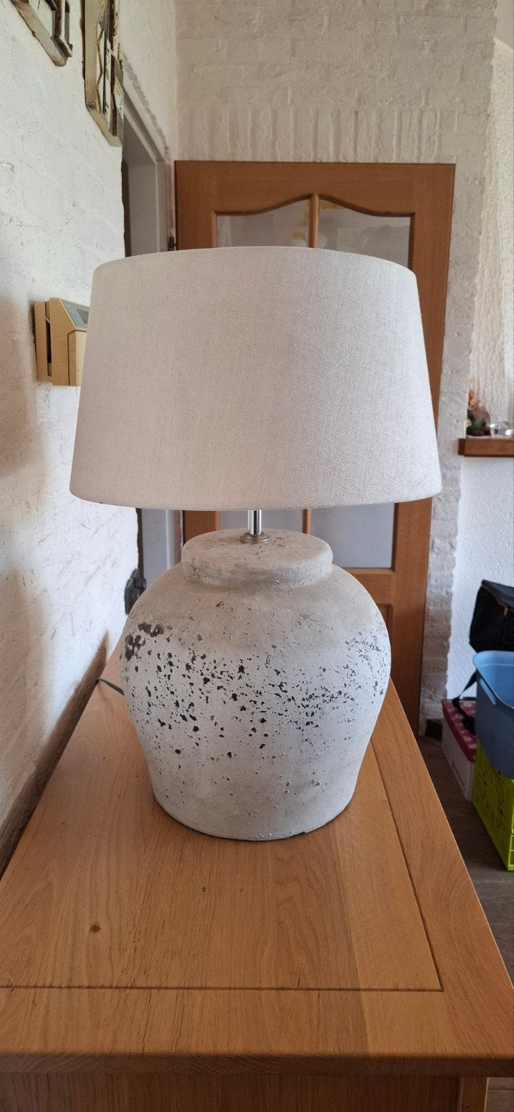 Stoere beton-look tafellamp met linnen kap, Ophalen, 50 tot 75 cm, Zo goed als nieuw, Industrieel, Modern, Landelijk