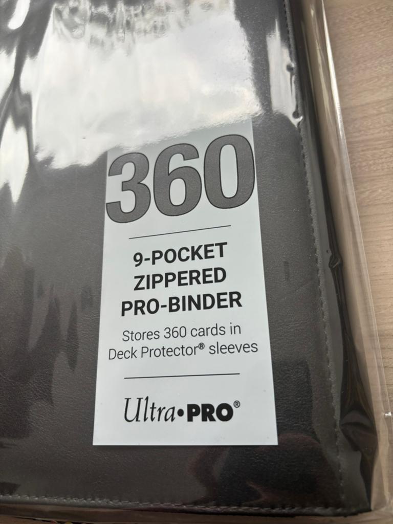 Ultra Pro Vivid 9 Pocket Zippered Pro Binder - Black / zwart, Ophalen of Verzenden, Zo goed als nieuw