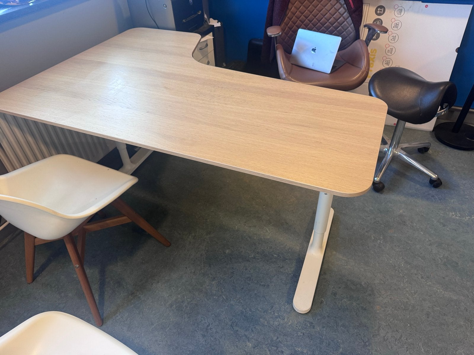 IKEA Bekant Hoekbureau, Huis en Inrichting, Ophalen, Gebruikt, Hoekbureau, In hoogte verstelbaar