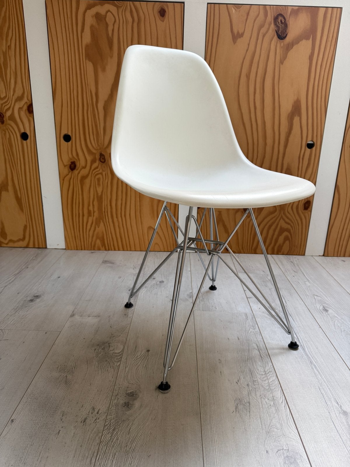 Vitra Eames stoel (1 of 2 stuks), Ophalen, Kunststof, Gebruikt, Twee