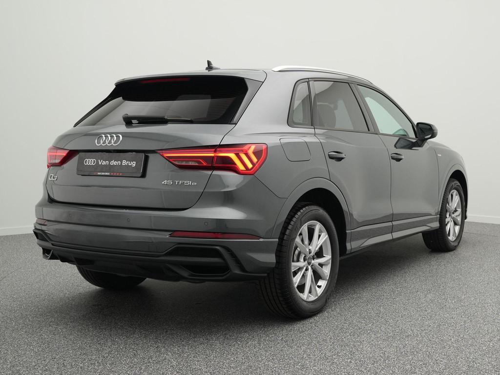 Audi Q3 S-Line 45 TFSI e 245 PK | LED | 360 Camera | Stoelve, Gebruikt, Leder en Stof, Hybride Elektrisch/Benzine, 13 kWh