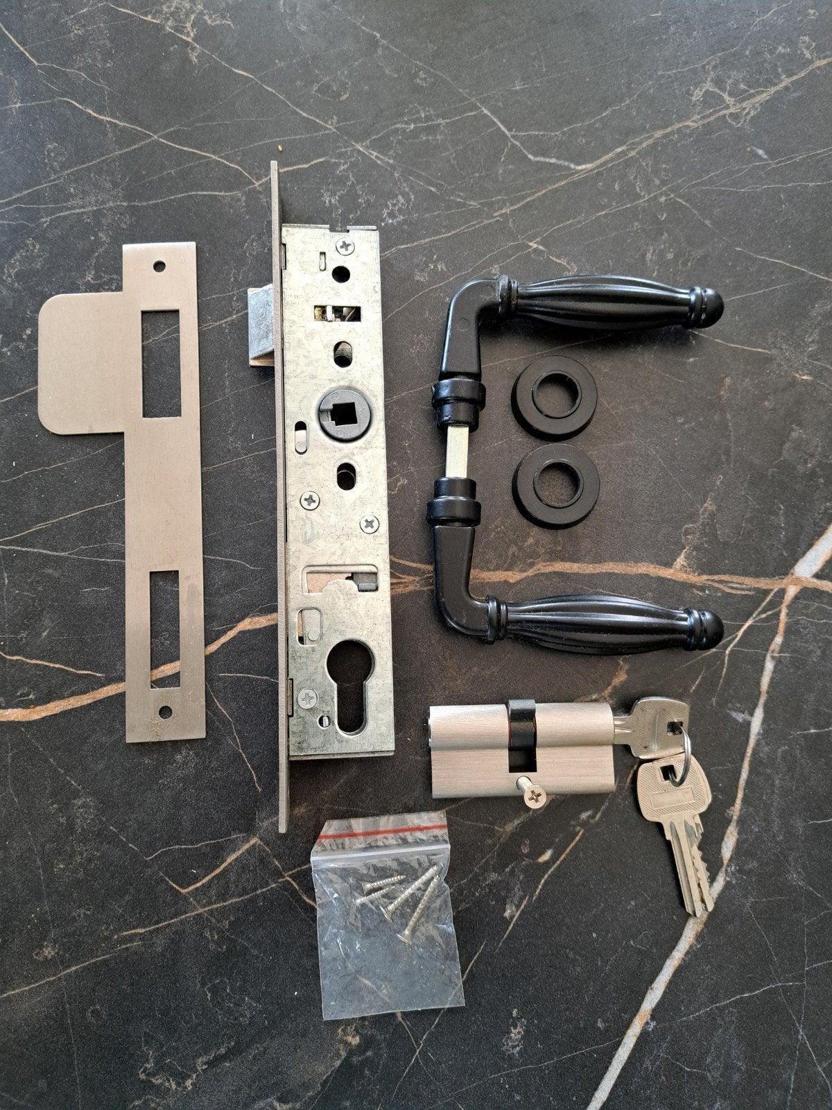Sierhekwerkbeslag set: slot, klinken, cilinder en schroeven, Ophalen of Verzenden, Nieuw, Rvs, Slot