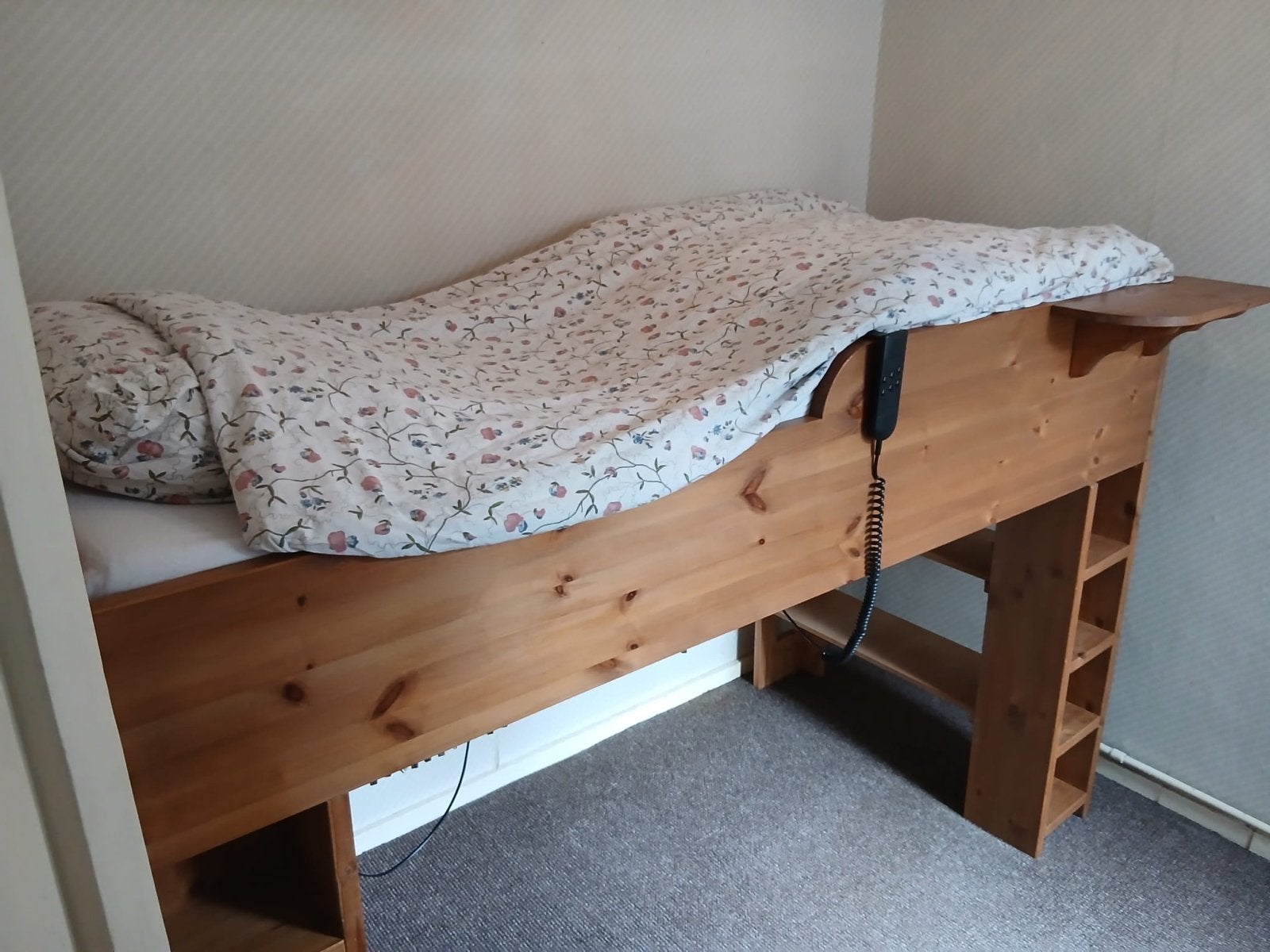Halfhoogslaper 90x200 met elektrisch verstelbare lattenbodem, Ophalen, 90 cm, Eenpersoons, Minder dan 160 cm