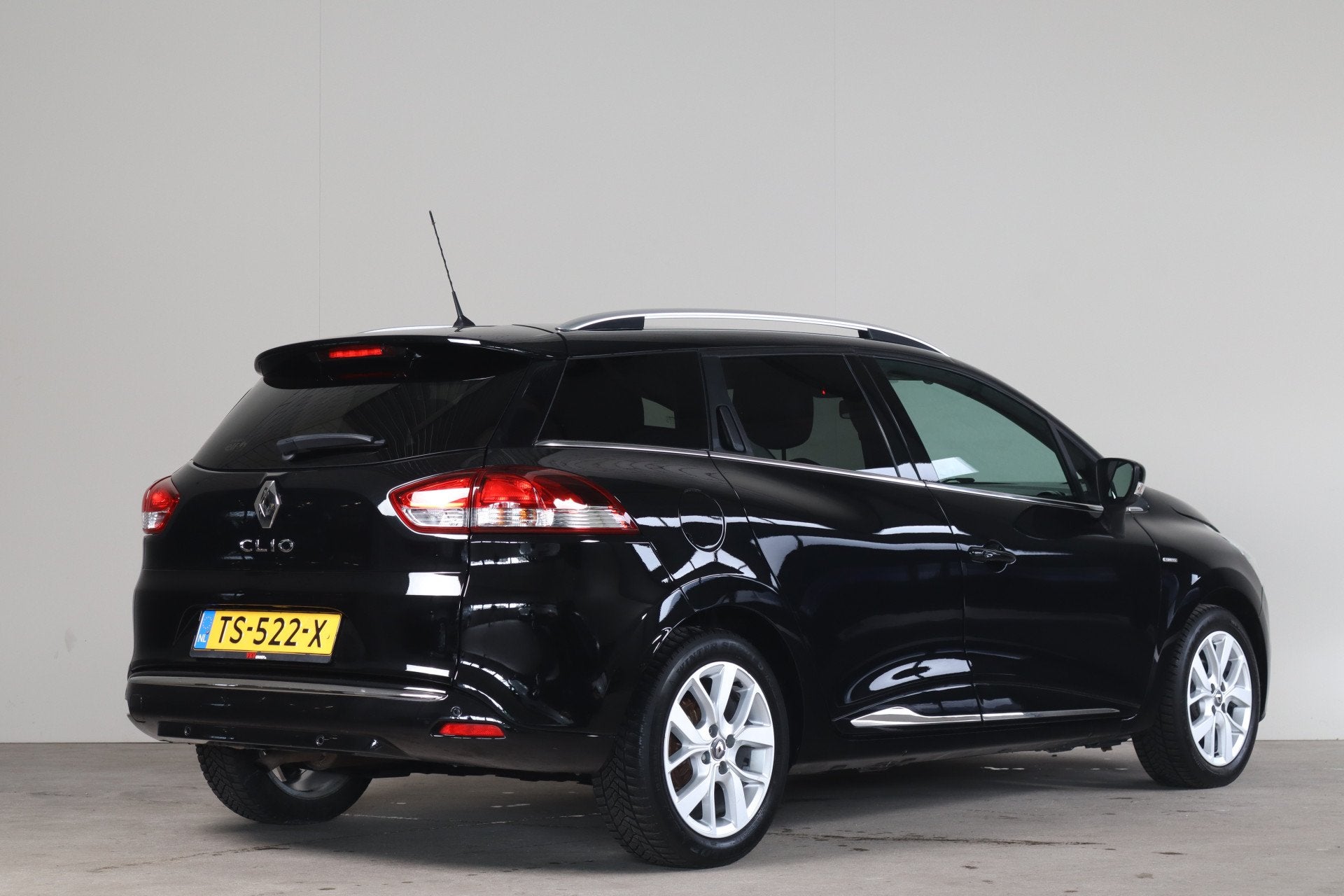 Renault Clio 0.9 TCe Limited NL Auto! Airco I Cruise I Tel., Auto's, 898 cc, Gebruikt, Euro 6, 580 kg