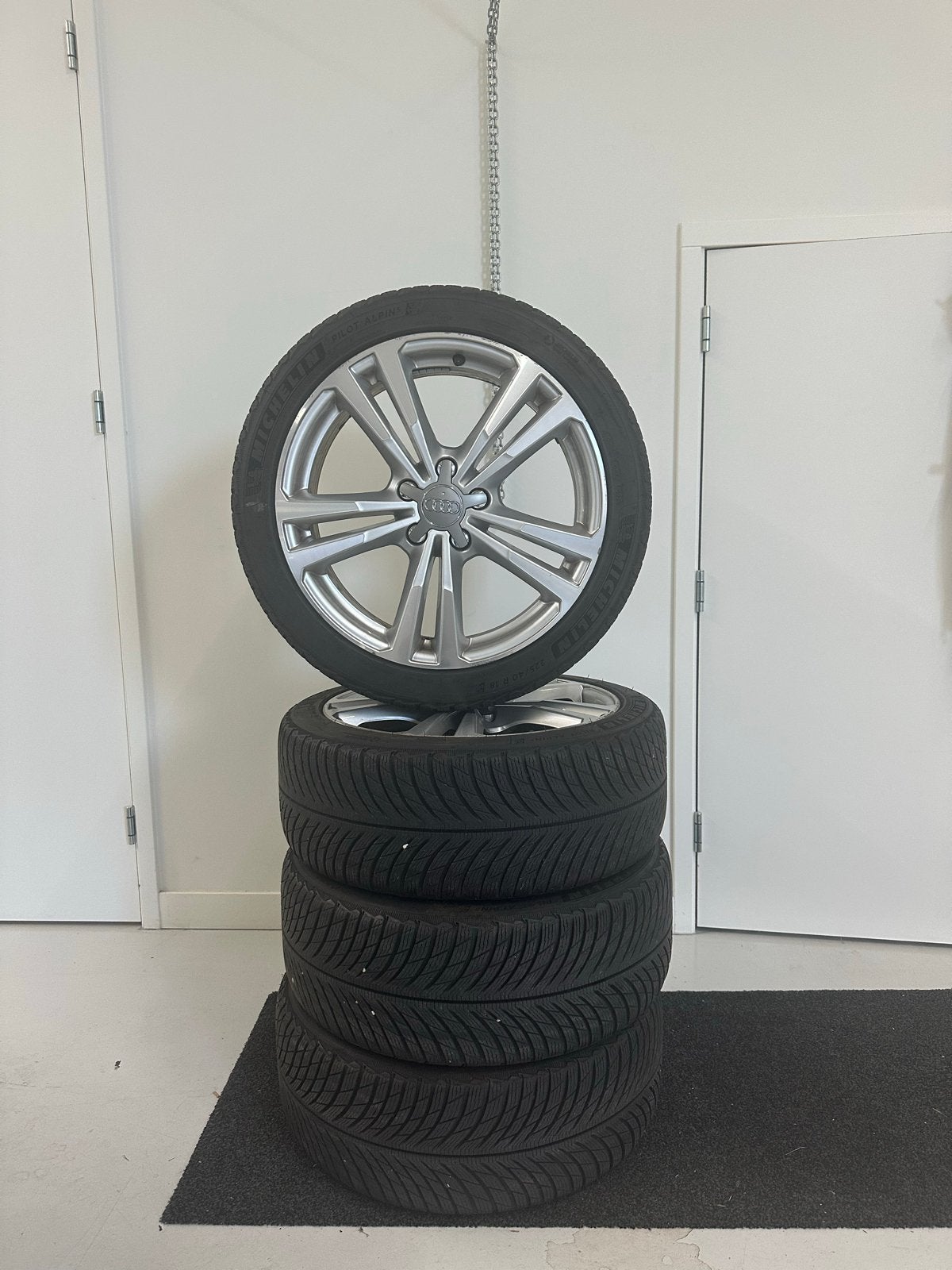 Audi velgen 18 inch 225/40/18, Auto-onderdelen, 18 inch, Gebruikt, Banden en Velgen, Personenwagen