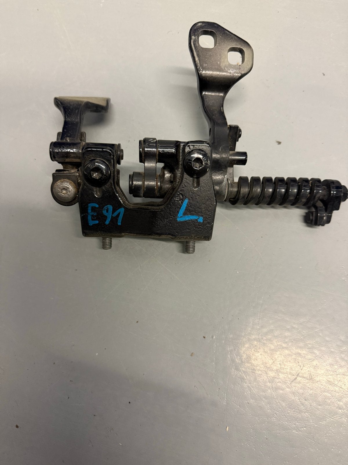 Te koop: Linker achterklepscharnier BMW E91 Touring, Ophalen, Gebruikt, Deur, Links
