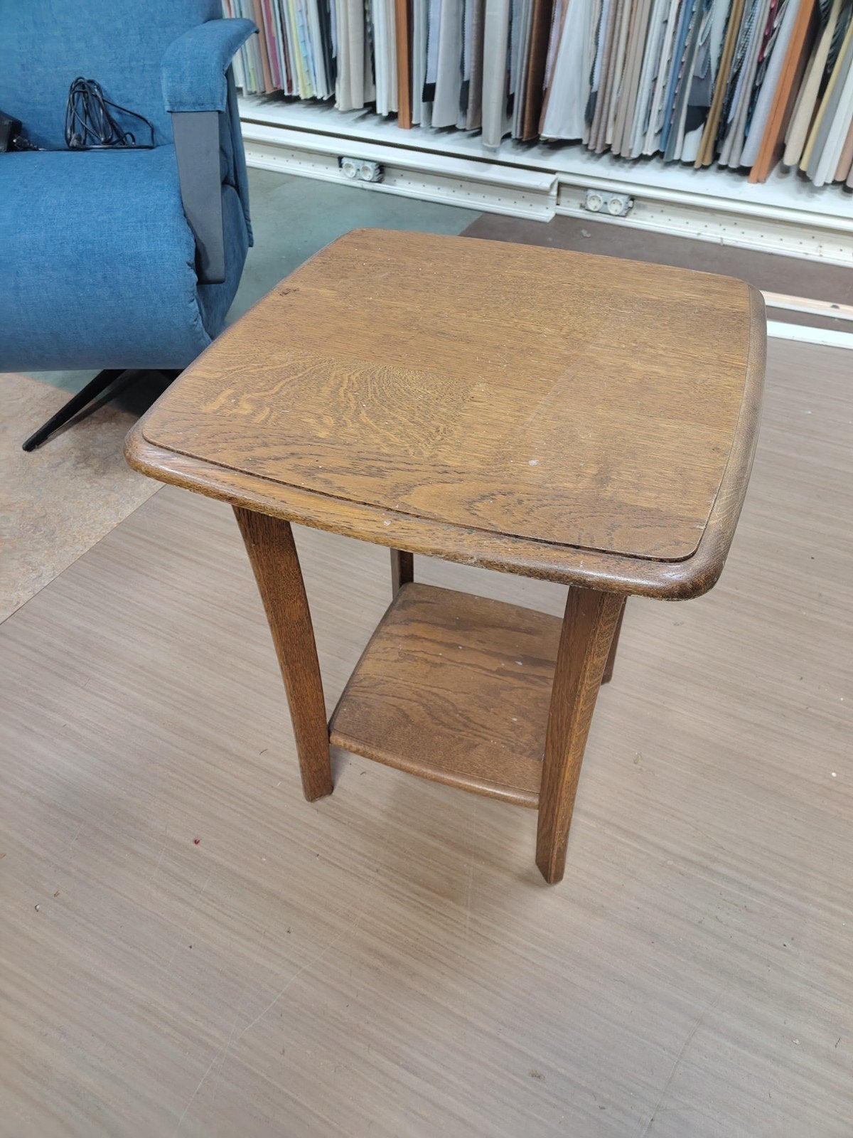 vierkant bijzettafeltje, Minder dan 55 cm, Vierkant, Zo goed als nieuw, Hout