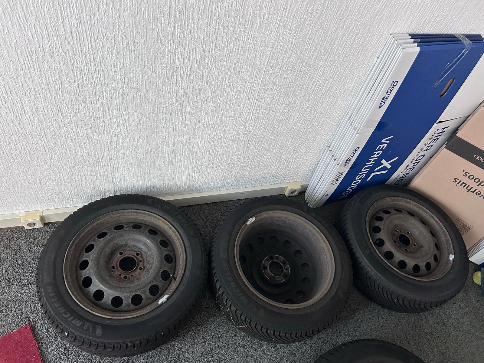 Michelin winterbanden 205/55 R16 op stalen velgen, Ophalen, Gebruikt, 16 inch, Banden en Velgen
