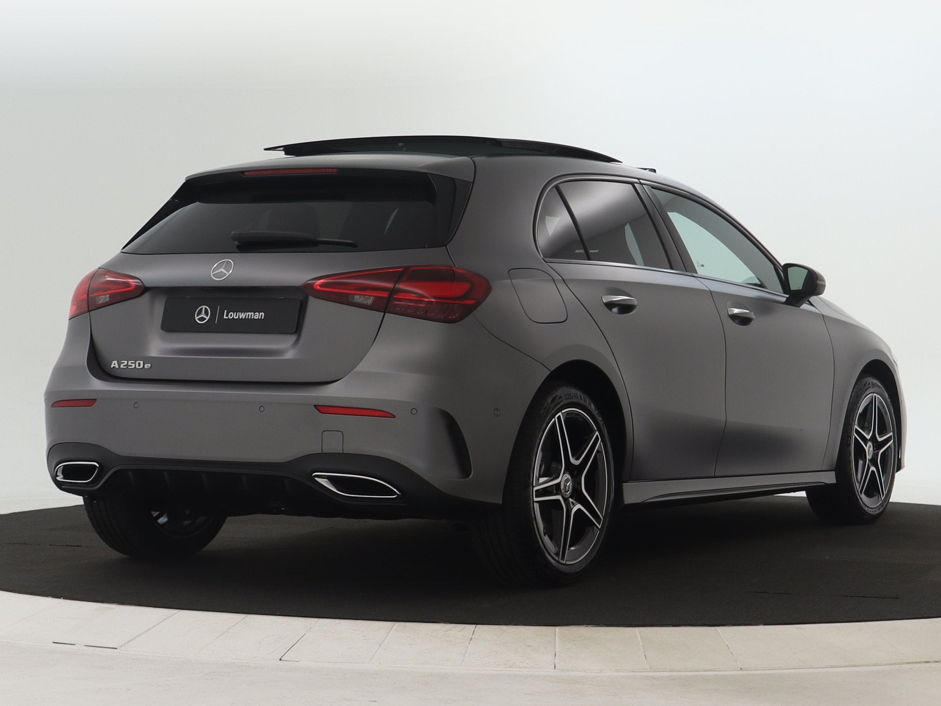 Mercedes-Benz A-Klasse 250 e AMG NIghtpakket | Panoramadak |, 12 maanden, 15 kWh, Alcantara, Bedrijf