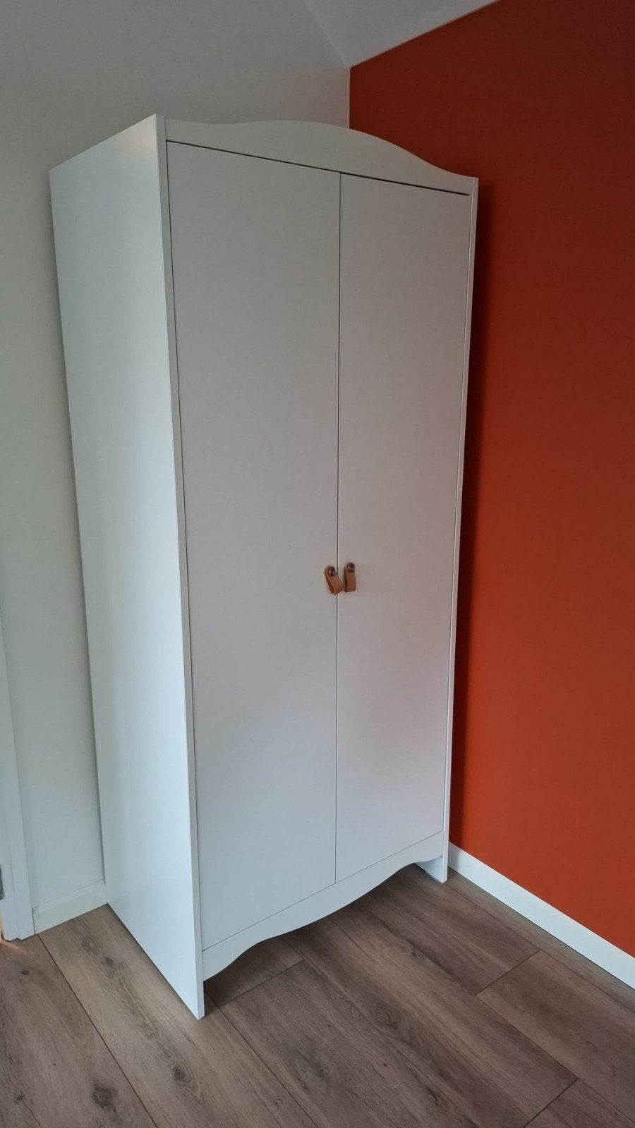 Witte kledingkast met verstelbare planken en roede, Ophalen, Met deur(en), 50 tot 100 cm, Zo goed als nieuw