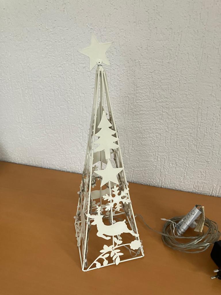 Kerstpiramide met 16 LED lampjes, Diversen, Kerst, Ophalen of Verzenden, Gebruikt