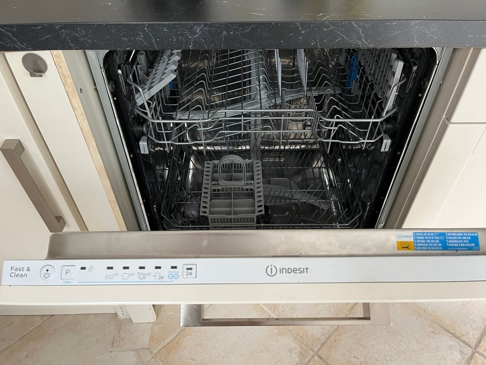 Inbouw vaatwasser Indesit, Ophalen, Zo goed als nieuw, Inbouw, Minder dan 85 cm