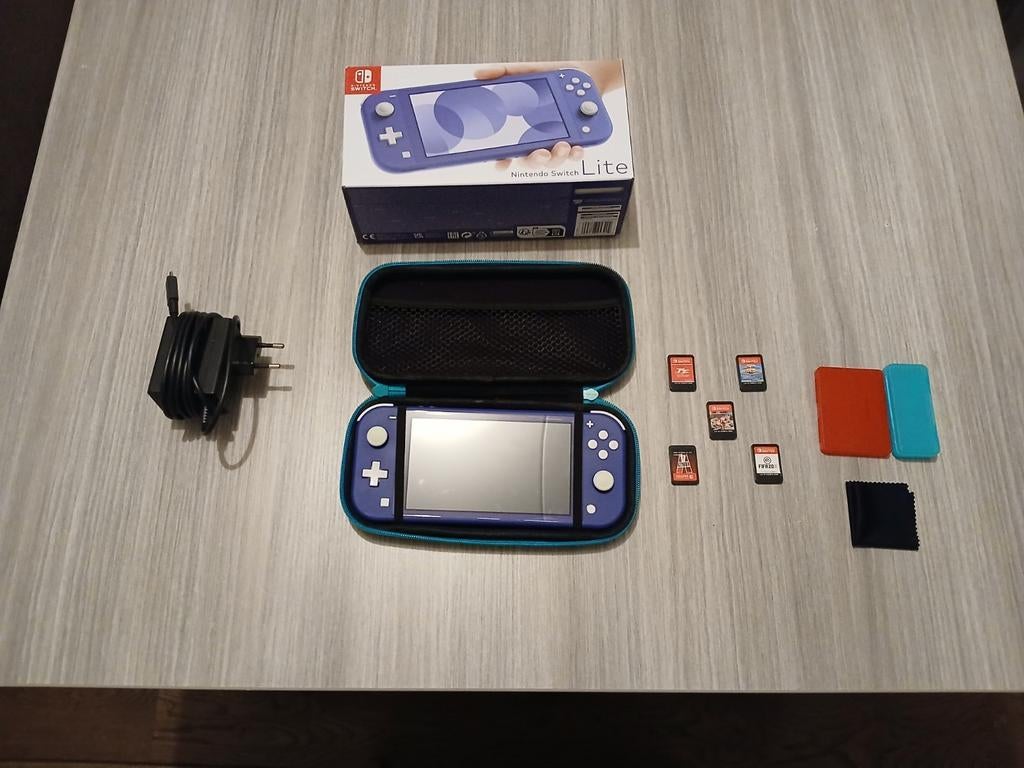 Nintendo Switch Lite Donker blauw incl. Mariokart Deluxe 8., Spelcomputers en Games, Spelcomputers | Nintendo Switch Lite, Ophalen
