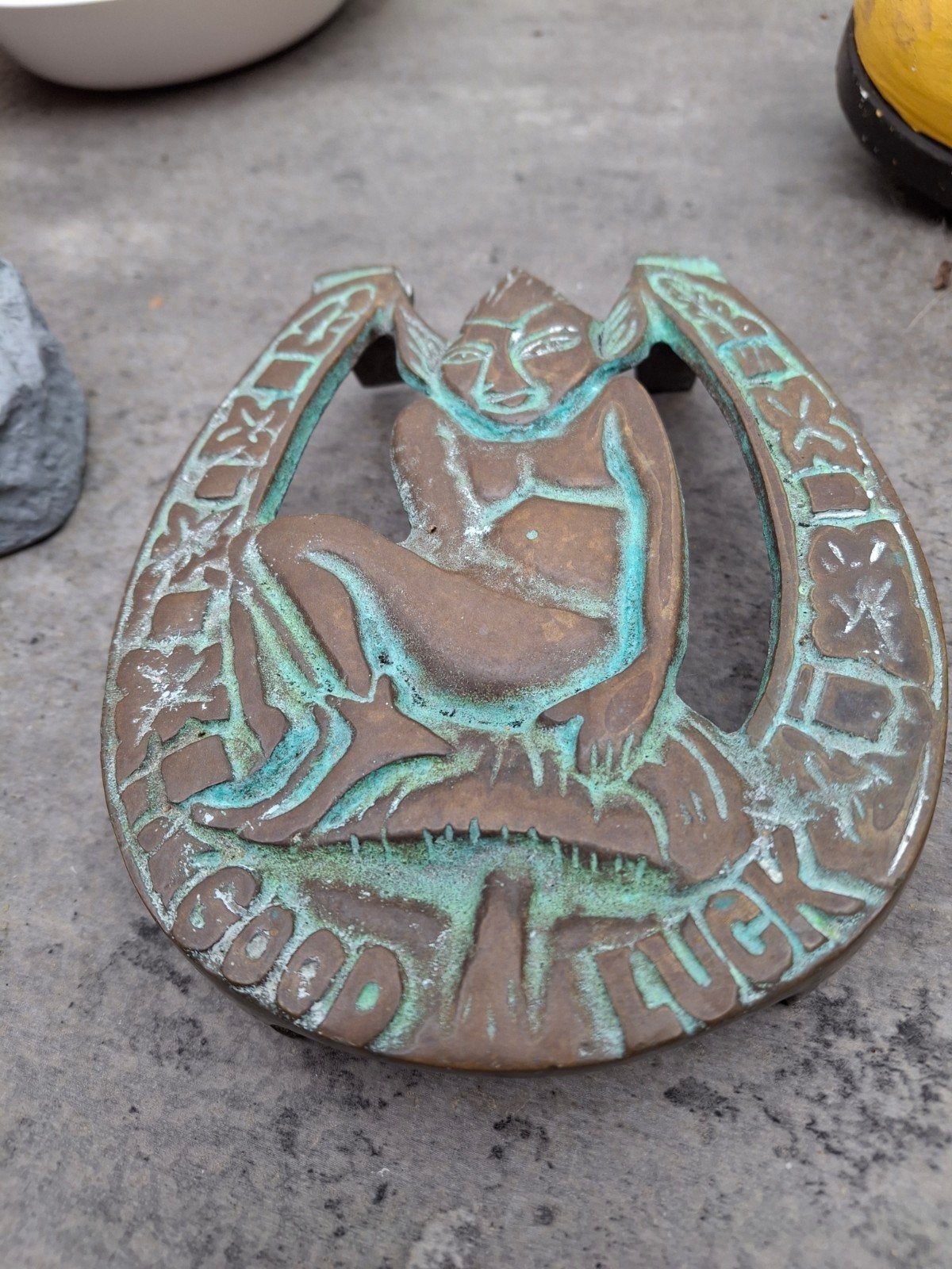 Engelse hoefijzer met kabouter - Geluksbrenger, Antiek en Kunst, Antiek | Woonaccessoires, Ophalen of Verzenden