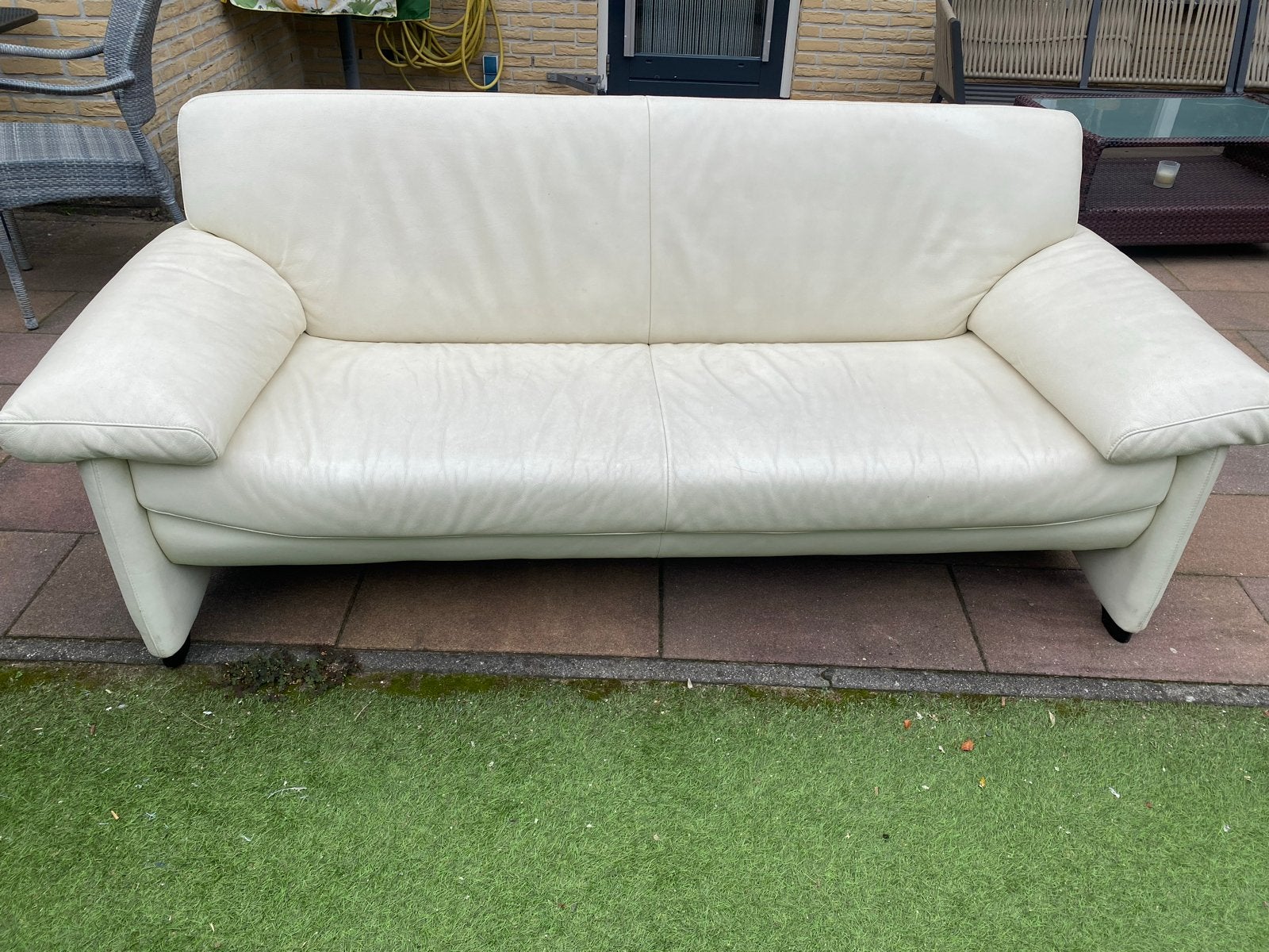 Gratis: Comfortabele 2-zitsbank van leer, Huis en Inrichting, Gebruikt, 150 tot 200 cm, Tweepersoons, Ophalen of Verzenden