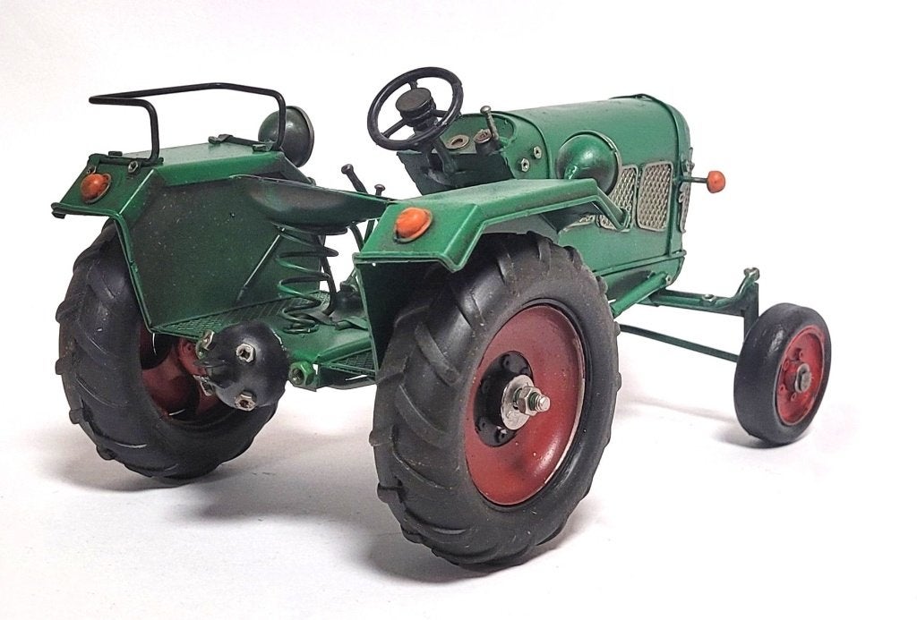 Groene tractor trekker metalen miniatuur model decoratie, Verzamelen, Ophalen of Verzenden, Nieuw, Mens
