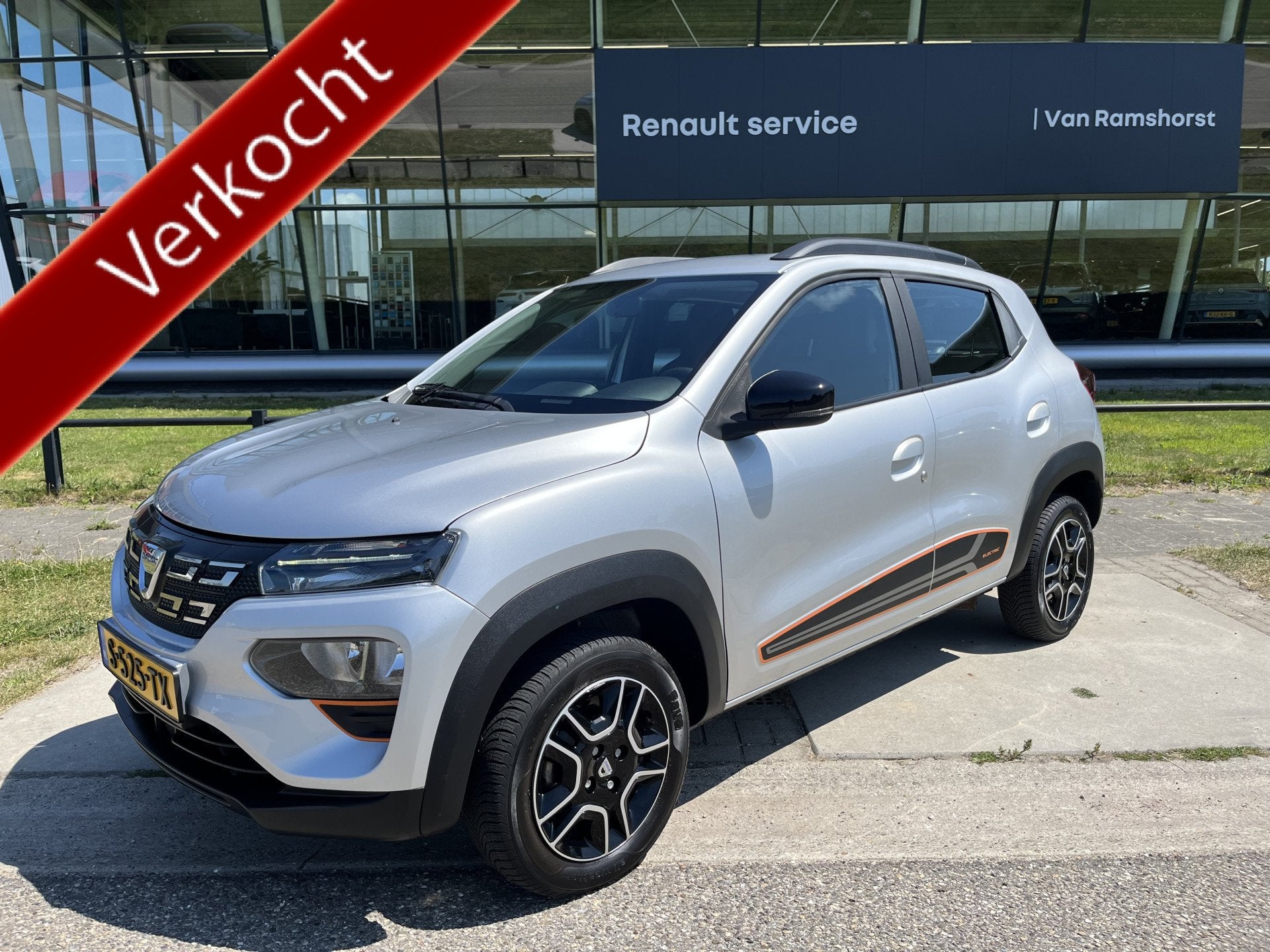 Dacia Spring Comfort Plus (Orange Pack) 27 kWh / Camera / Na, Auto's, 12 maanden, Gebruikt, Zwart, 230 km