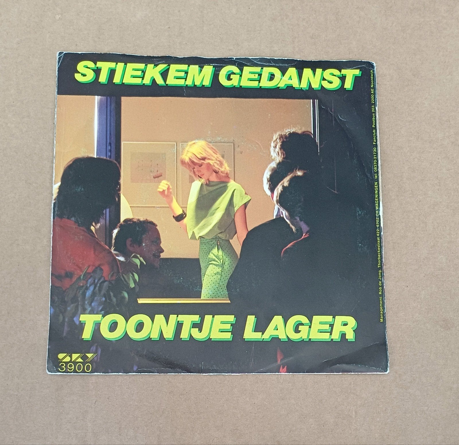 Toontje Lager - Stiekem Gedanst, Gebruikt, 7 inch, Ophalen of Verzenden, Beschermende buitenhoes