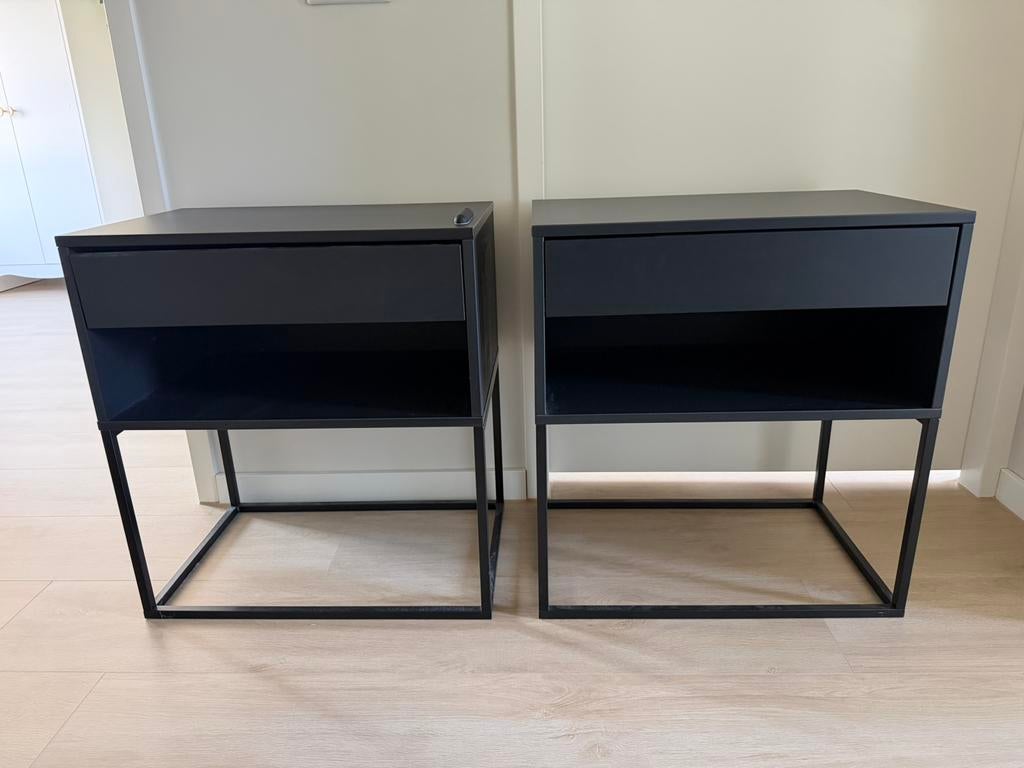 IKEA Vikhammer nachtkastjes, Ophalen, Zo goed als nieuw