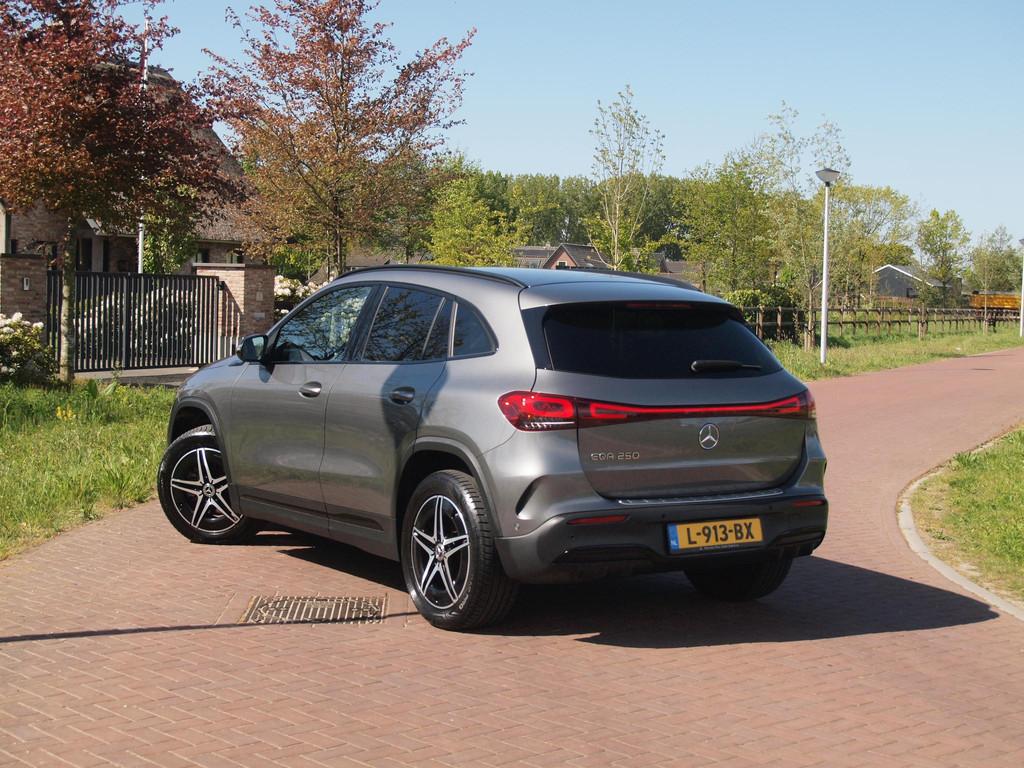 Mercedes-Benz EQA 250 Business Solution AMG 67 kWh | Camera, Auto's, Mercedes-Benz, Gebruikt, 190 pk, SUV of Terreinwagen, Zilver of Grijs